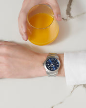 Load image into Gallery viewer, Longines Conquest L37594966
